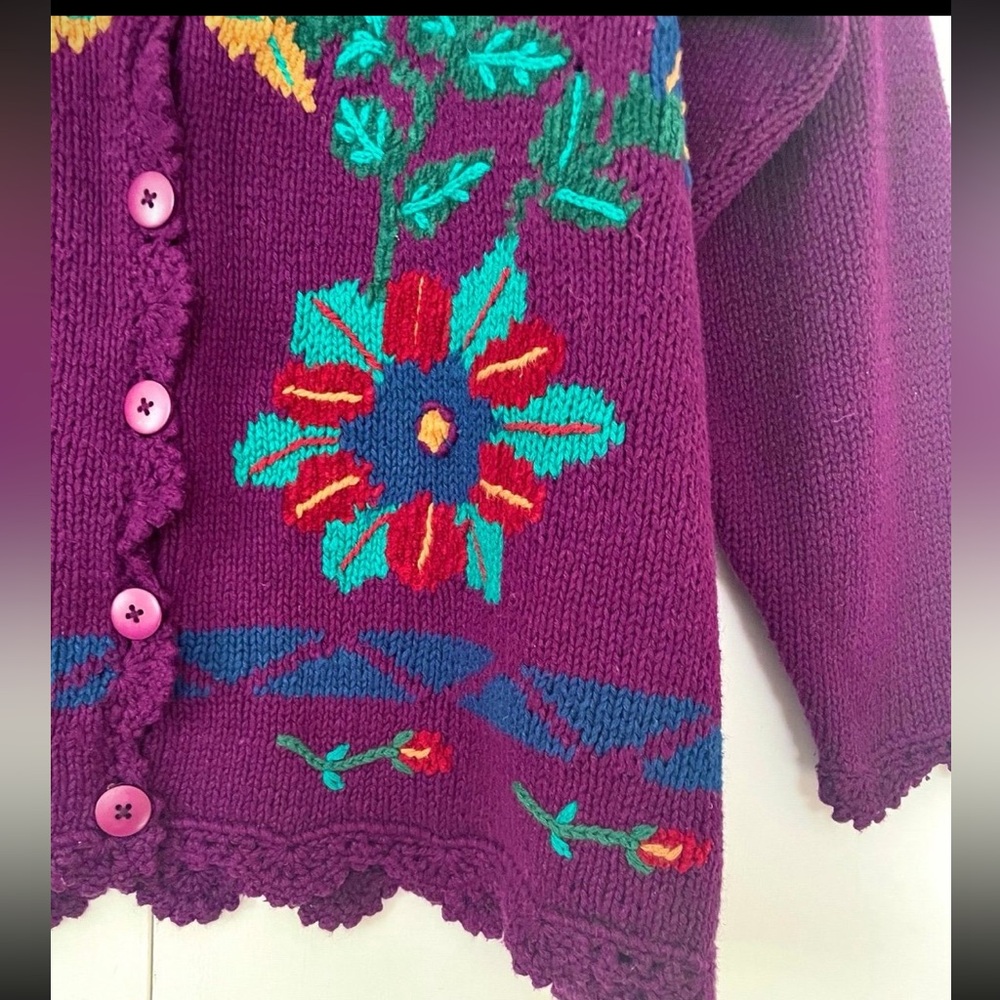 International Knitted by hand embroidery eggplant cardigan size L - Picture 2 of 11